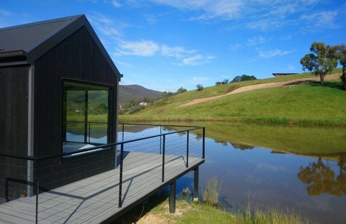 Mountain Bay Cabina | Beautifully appointed Tiny House.