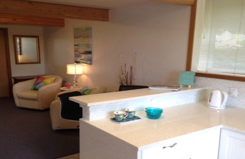 Saanich East Casa | preciosa suite está en una tranquila calle preciosa y tranquila, frente al mar