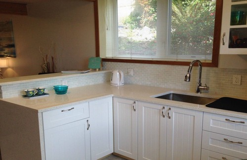 Saanich East Casa | preciosa suite está en una tranquila calle preciosa y tranquila, frente al mar