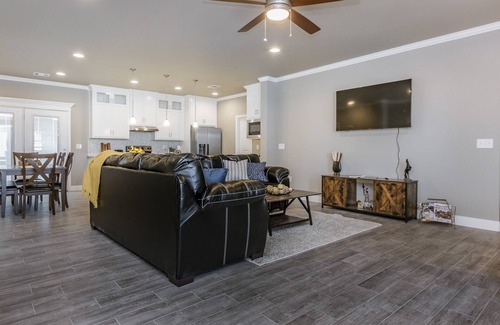 Canyon Casa | Beautifully Decorated New Home, King Bed, Washer/Dryer & Fully Stocked Kitchen