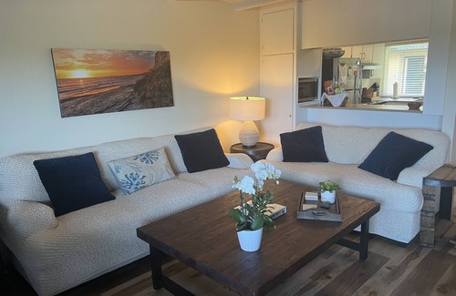 Carpinteria Condominio | Bellamente decorado Condominio Pasos a la playa