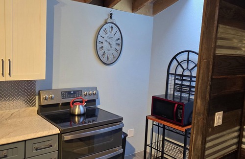 Coto de Caza Apartamento | Beautifully furnished 2nd floor private 1 bedroom apt&kitchen& double GE range