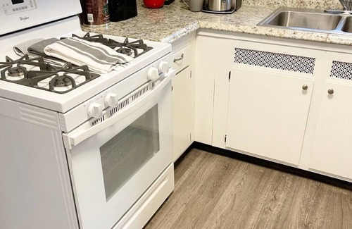 Toledo Apartamento | Beautifully furnished, 2 bed European-style apartment in trendy Five Points area