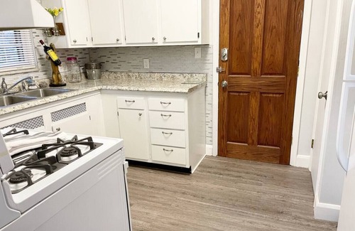 Toledo Apartamento | Beautifully furnished, 2 bed European-style apartment in trendy Five Points area