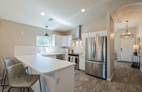 Desert Peak Casa | BEAUTIFULLY FURNISHED 3Bed - 3 Bath Home Includes EVERYTHING near N. Scottsdale!