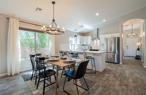 Desert Peak Casa | BEAUTIFULLY FURNISHED 3Bed - 3 Bath Home Includes EVERYTHING near N. Scottsdale!