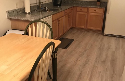 Springdale Casa | Villa bellamente restaurada en una emocionante comunidad de retiro activo.