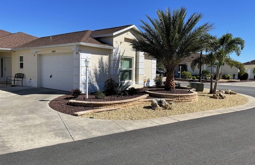 Springdale Casa | Villa bellamente restaurada en una emocionante comunidad de retiro activo.