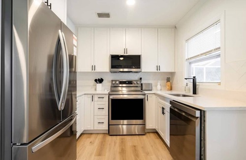 North East Park Casa | Beautifully Renovated 3BR Pool House in ideal location