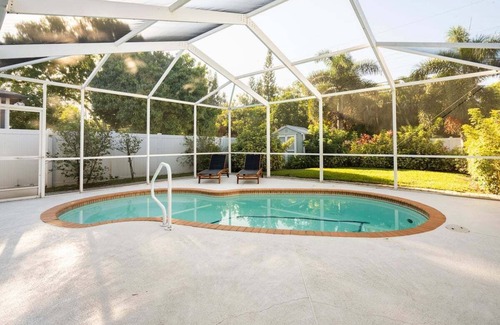 North East Park Casa | Beautifully Renovated 3BR Pool House in ideal location