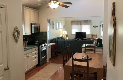 West Cape May Cabaña | Casa de campo bellamente renovada, cerca del océano!