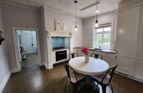 Kuitpo Cabaña | Beautifully renovated country cottage located near Mclaren Vale's best wineries