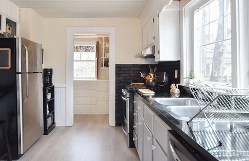 Harwich Center Casa | Beautifully Renovated in Harwich Center!