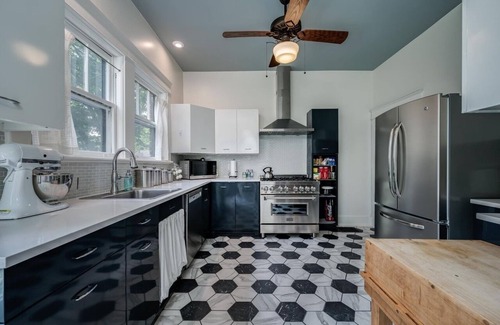 Murfreesboro Casa | Beautifully restored 4 bedroom 1924 Craftsman Style Southern home w/ Gas Range