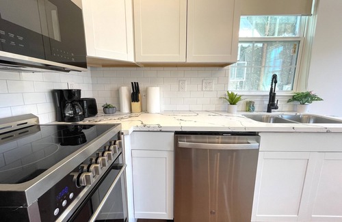 West Riverside Casa | Beautifully Restored! - New Orleans 3 Bedroom Shotgun Home-15 Min French Quarter