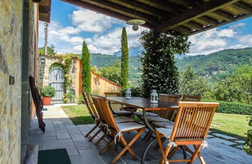 Camporgiano Cabaña | Granero bellamente restaurado, fantásticas vistas, tranquilo, WIFI, instalaciones cercanas