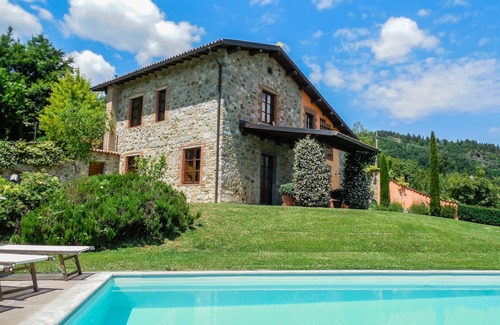 Camporgiano Cabaña | Granero bellamente restaurado, fantásticas vistas, tranquilo, WIFI, instalaciones cercanas