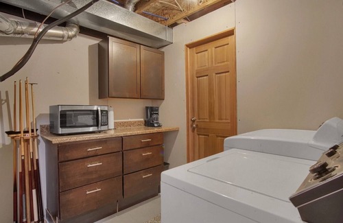 Colorado Springs Casa | Casa bellamente actualizada con vistas y una bañera de hidromasaje