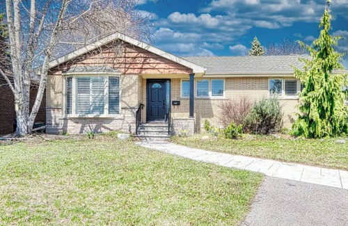 Aldershot Casa | Beautifully Updated Bungalow
