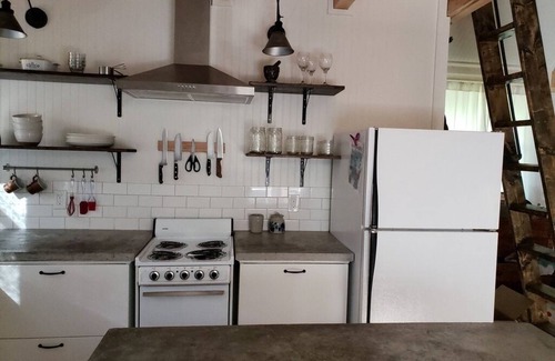 Saluda Cabaña | Beautifully updated cottage near Greenville, Asheville and Tryon