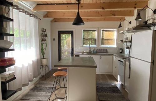 Saluda Cabaña | Beautifully updated cottage near Greenville, Asheville and Tryon