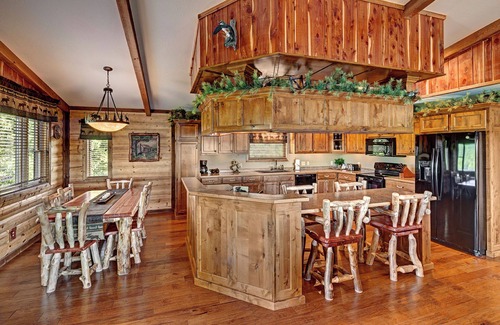 Sylvan Shores Cabina | Beaver Lake Cabin, Hot Tub, Boat dock/Swim Deck, SPECTACULAR views! Rate based on up to 6 people.