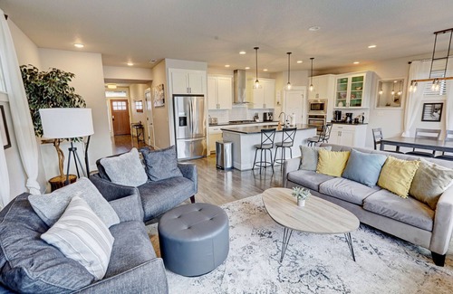 Orenco Casa | Beaverton Bliss- Family friendly executive living