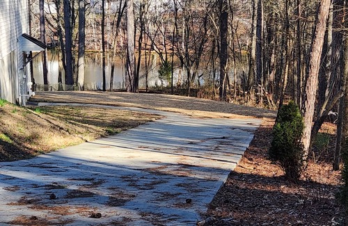 Rockmart Apartamento | Becks Lake Studio Fire Pit 3/4 mile to Silver Comet Trail near wedding venues