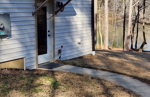 Rockmart Apartamento | Becks Lake Studio Fire Pit 3/4 mile to Silver Comet Trail near wedding venues