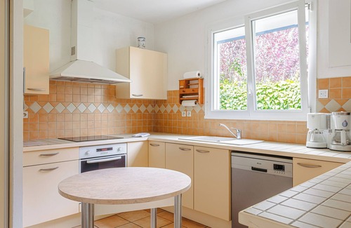 La Bree-les-Bains Cama Y Desayuno | Alojamiento y desayuno "La Brée Les Bains" con terraza compartida, jardín compartido y Wi-Fi