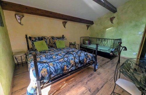 Mostuejouls Cama Y Desayuno | Bed and Breakfast 'Chambres D'hôtes - La Capluc' con vistas a la montaña, Wi-Fi y aire acondicionado