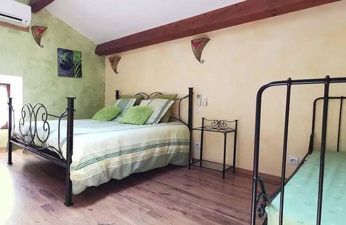 Mostuejouls Cama Y Desayuno | Bed and Breakfast 'Chambres D'hôtes - La Capluc' con vistas a la montaña, Wi-Fi y aire acondicionado