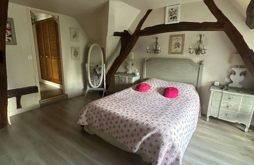 Suzay Cama Y Desayuno | Chambre d'hôtes 'English Roses' con piscina privada, jardín compartido y Wi-Fi