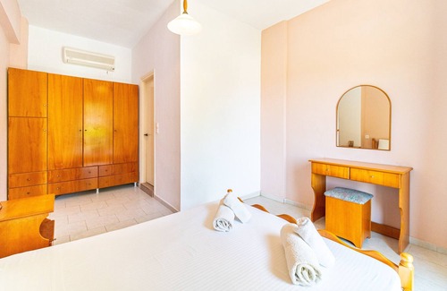 Marathias Apartamento | Alojamiento y desayuno 'Family Apartment Marathias ' con terraza compartida y aire acondicionado