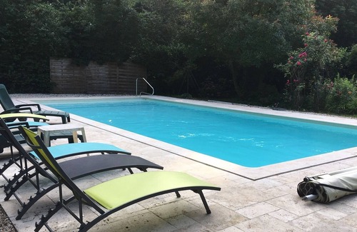 Saint-Fargeau Casa | Bed and breakfast with swimming pool, "la tour"