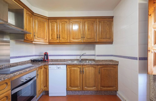 Areas Cama Y Desayuno | Alojamiento y desayuno 'Habitación Doble 1' con vistas a la montaña, piscina compartida y Wi-Fi