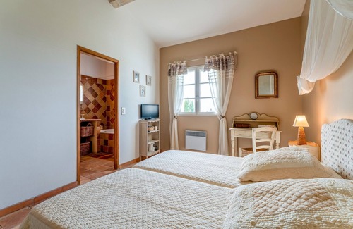 Estezargues Cama Y Desayuno | Bed and Breakfast 'Manon' con terraza compartida, jardín compartido y Wi-Fi