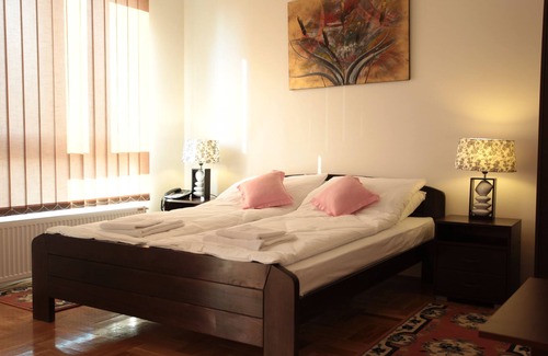 Obrenovac Cama Y Desayuno | Bed and Breakfast Royal