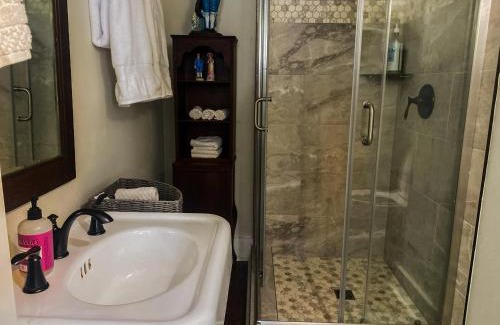 Edwardsburg Cama Y Desayuno | Bed & Breakfast private room near Amish Country