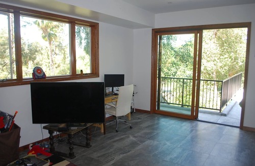 La Canada Flintridge Casa | Bedroom and Living Room for a quiet guest