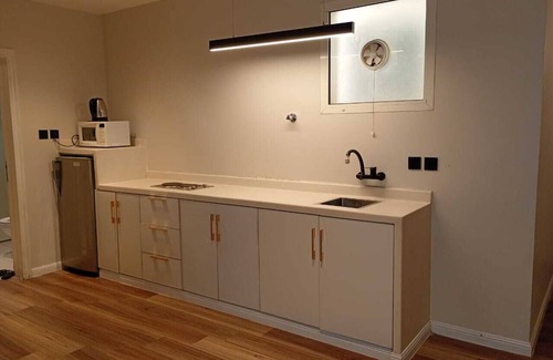 Al Olaya District Apartamento | Bedroom living room kitchen bathroom