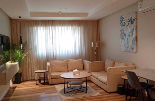 Al Olaya District Apartamento | Bedroom living room kitchen bathroom