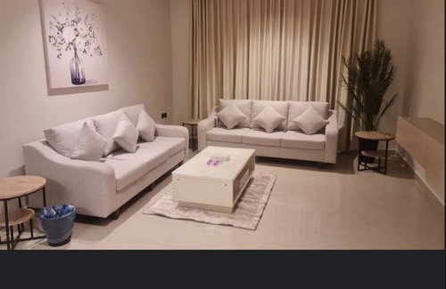 Al Olaya District Apartamento | Bedroom living room kitchen bathroom