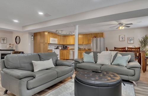 Sherwood Park Apartamento | Bee - Cozy Sherwood Park Basement Suite