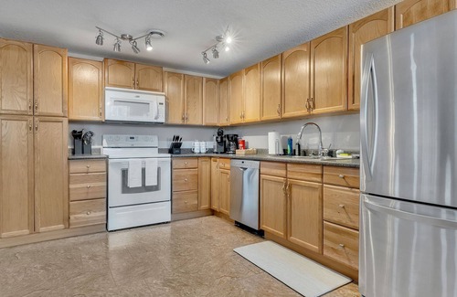 Sherwood Park Apartamento | Bee - Cozy Sherwood Park Basement Suite