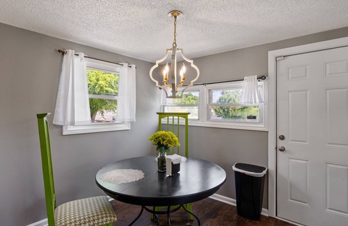 Belmont Historic District Casa | Bee Happy Home - Sweet Home in the Heart of Belmont