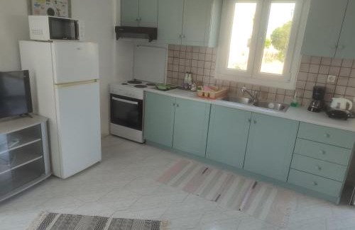 Kokinos Pirgos Casa | Bee life apts, Sweet house