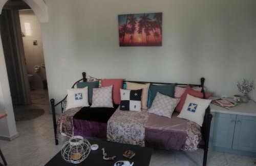 Kokinos Pirgos Casa | Bee life apts, Sweet house