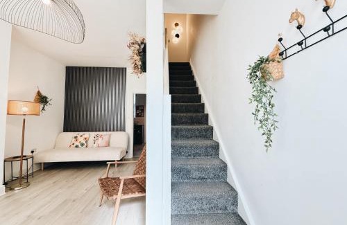 Warrington Casa | Bee Stays - Pickmere House