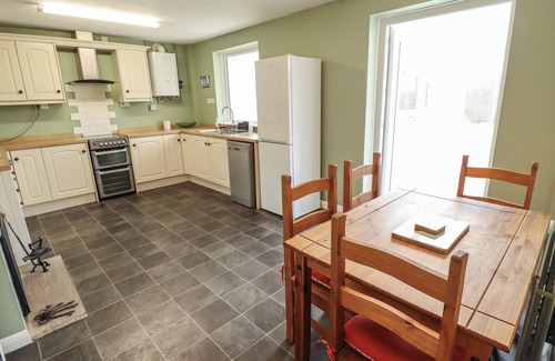 Louth Casa | BEESWAX COTTAGE, pet friendly, country holiday cottage in Grimoldby